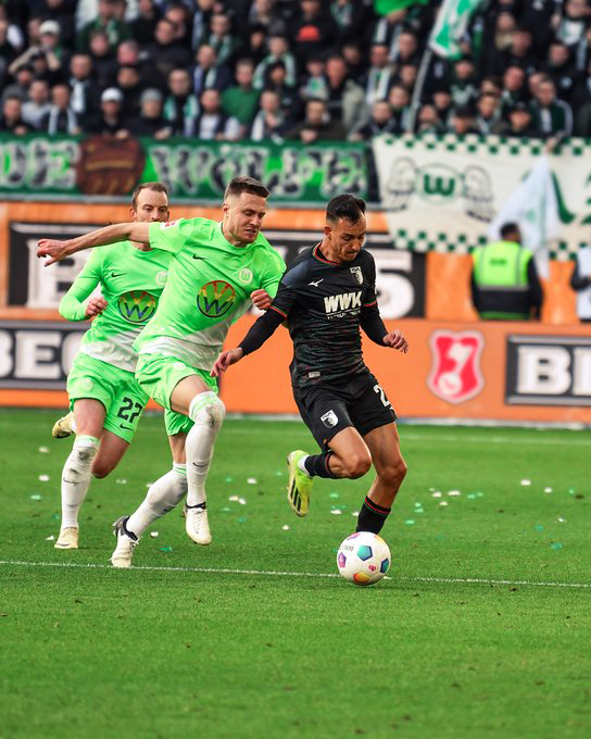 Augsburg, Wolfsburg deplasmanında 3 puanı 3 golle aldı