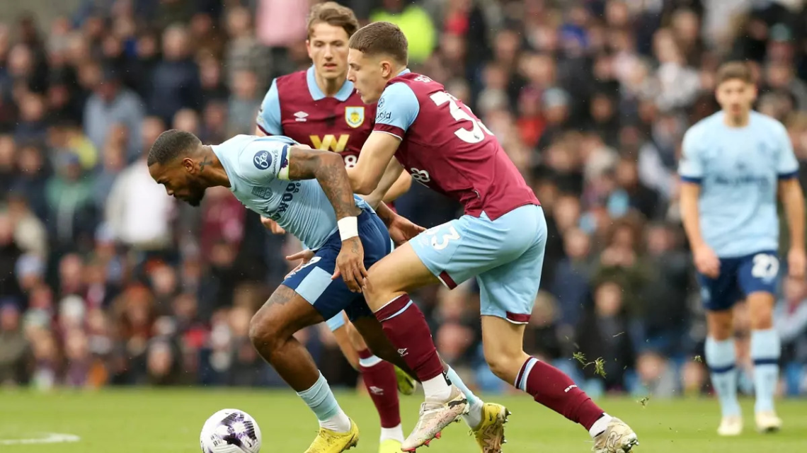 Burnley evinde Brentford’ı 2 golle devirdi!