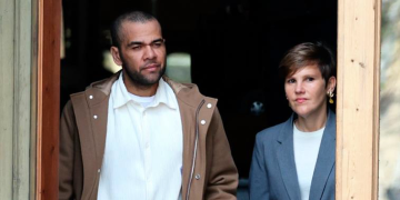 Dani Alves, sosyal hayata ‘partileyerek’ döndü!