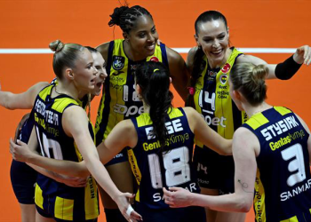 Fenerbahçe Opet normal sezonu lider tamamladı!