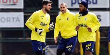 Fenerbahçe’de Rodrigo Becao takımla çalıştı