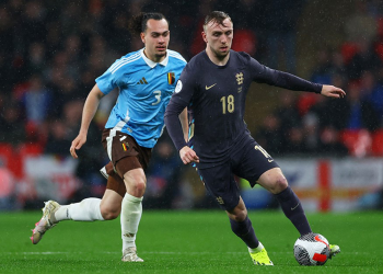 İngiltere beraberliği son dakikada kurtardı