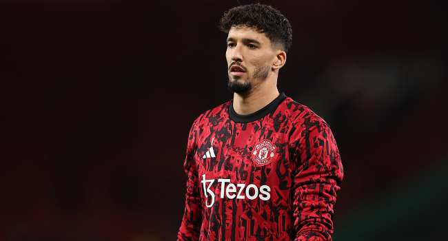 Manchester United’a Altay Bayındır’dan kötü haber!