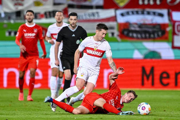 6 gollü maçta Stuttgart son dakikada 1 puanı aldı