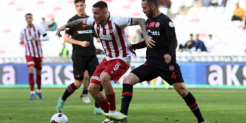 EMS Yapı Sivasspor evinde VavaCars Fatih Karagümrük’ü tek golle mağlup etti