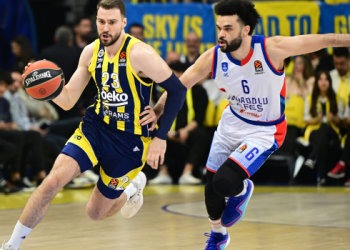EuroLeague’de Türk derbisinde kazanan Anadolu Efes