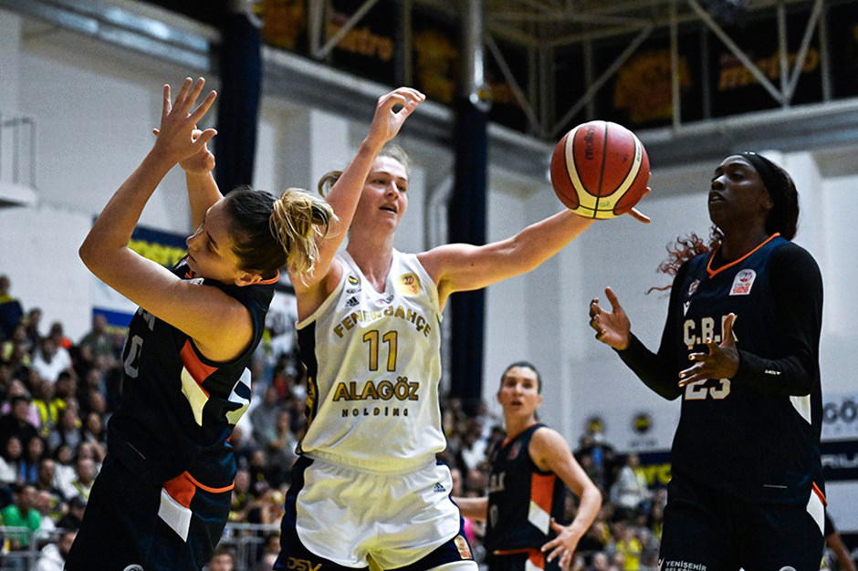 Fenerbahçe Alagöz Holding seriyi 2-0 yaptı