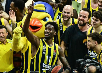 Fenerbahçe Beko, EuroLeague’de play-off’ları garantiledi!