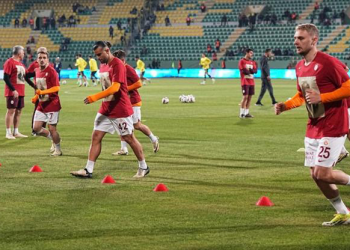 Fenerbahçe sahadan çekildi, Galatasaray antrenman maçı yaptı!