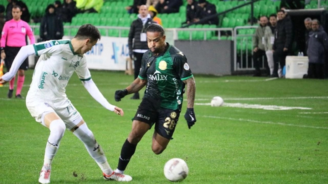 Sakaryaspor, Bitexen Giresunspor deplasmanında 3 puanı 3 golle aldı