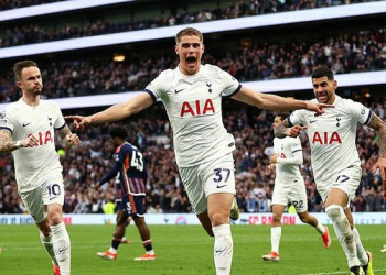 Tottenham 3 puanı 3 golle aldı
