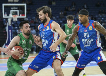 Anadolu Efes evinde Bursaspor Info Yatırım’a yenildi