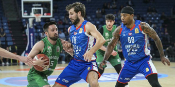 Anadolu Efes evinde Bursaspor Info Yatırım’a yenildi