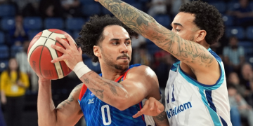 Anadolu Efes evinde farklı kazandı, seride 1-0 öne geçti