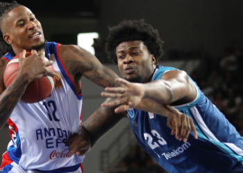 Anadolu Efes yarı finalde