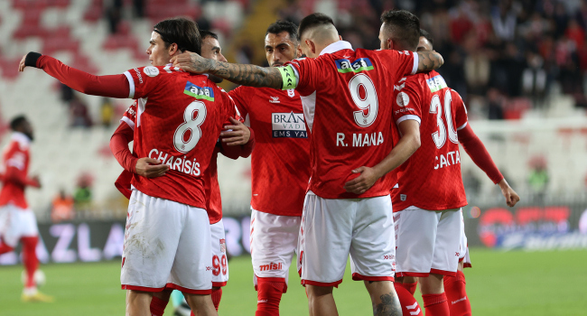 EMS Yapı Sivasspor sezonu galibiyetle tamamladı