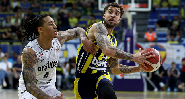 Fenerbahçe Beko derbiyi kazandı, seride öne geçti