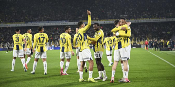 Fenerbahçe evinde 3 puanı 3 golle aldı