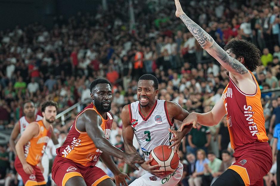 Galatasaray Ekmas, Pınar Karşıyaka’yı deplasmanda devirdi