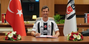 Beşiktaş, Salih Uçan ile sözleşme yeniledi