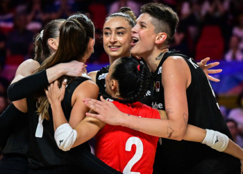 Filenin Sultanları, Dominik’i 4 sette geçti