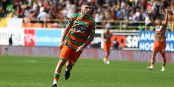 Galatasaray o transferden vazgeçti