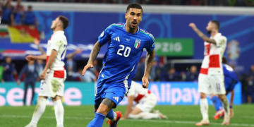 İtalya 90+8’de turu aldı!