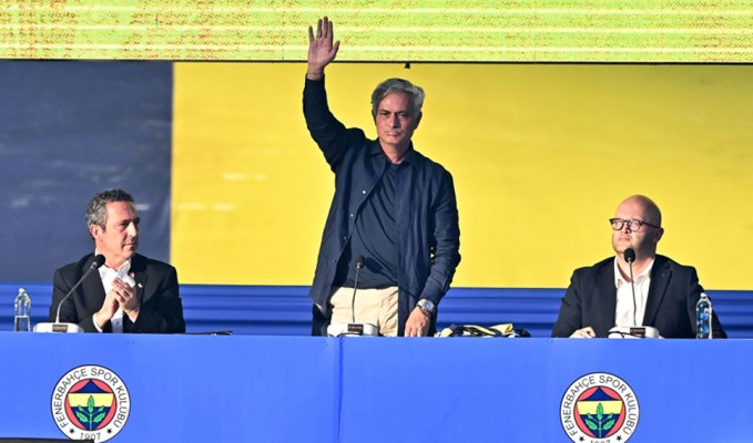 Mourinho imzayı attı: Fenerbahçe forması artık bedenimin bir parçası