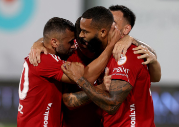 Central Hospital Ümraniyespor evinde rahat kazandı