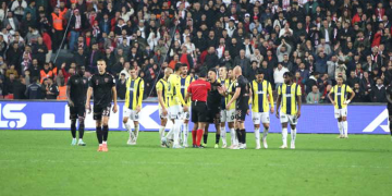 Fenerbahçe’de yıldız isim cezalı duruma düştü