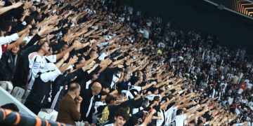 Beşiktaş, Fenerbahçe derbisi biletlerinde indirime gitti