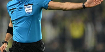 Beşiktaş-Galatasaray derbisi için yabancı hakem kararı