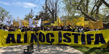 Taraftarlardan Ali Koç’a istifa çağrısı