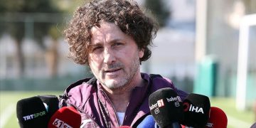 Fatih Tekke’den sert sözler: Ülkede futbol oynanmıyor