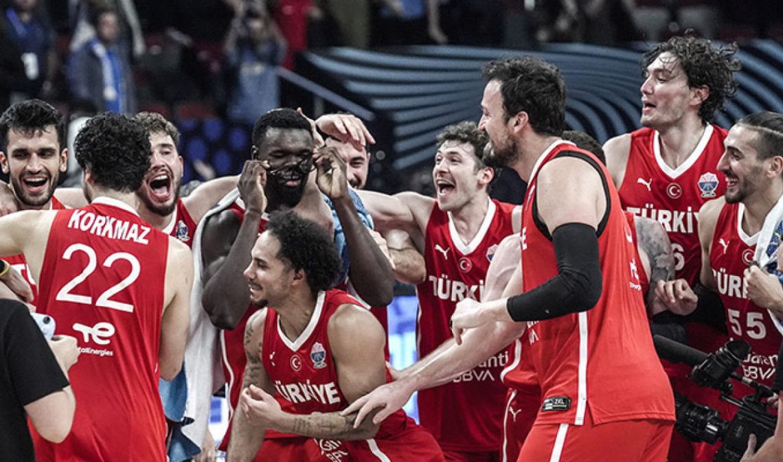 Rakip Almanya! A Millilerimiz şampiyonluk için parkede