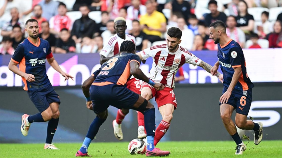 Başakşehir, Antalya deplasmanında farklı galip